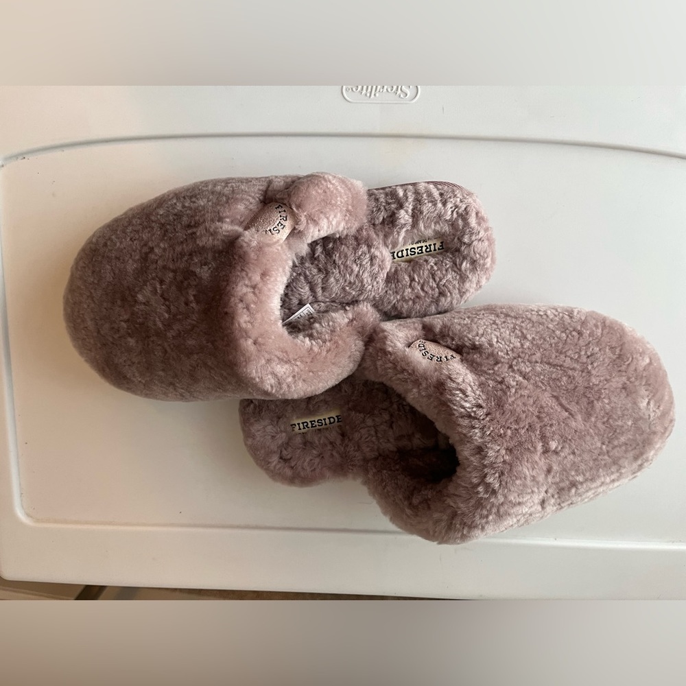 Fireside by Dearforms Slippers, Size 7, never worn.